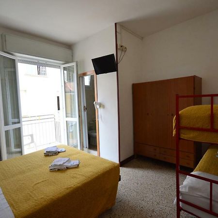 Hotel Moroni Ріміні Екстер'єр фото