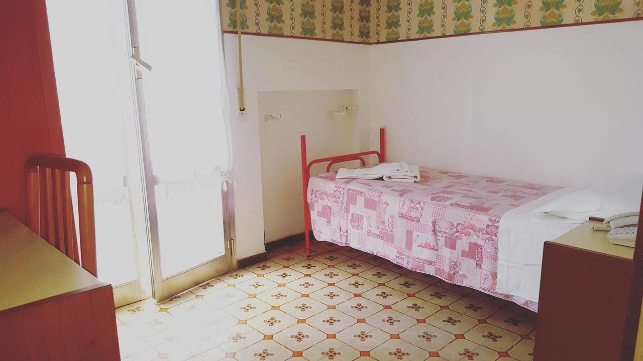 Hotel Moroni Ріміні Екстер'єр фото