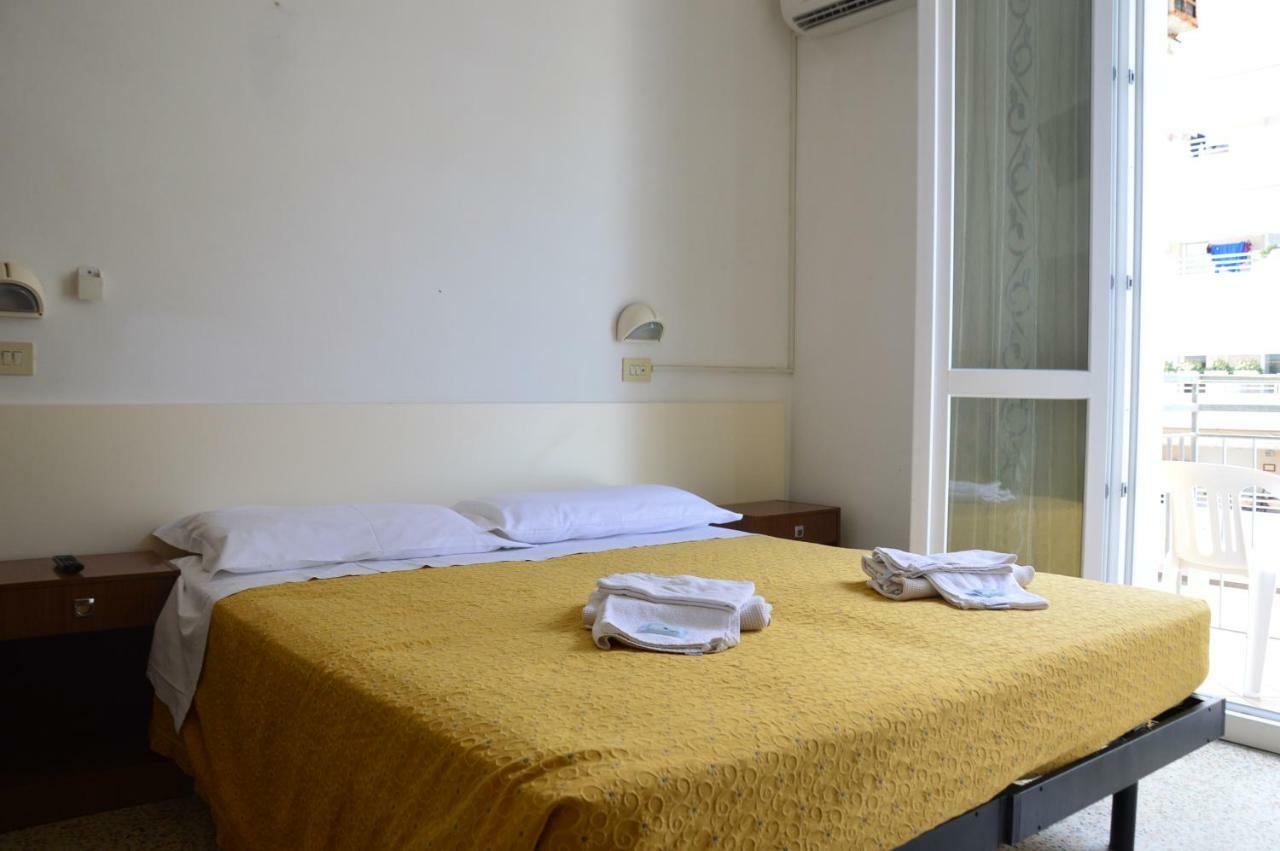 Hotel Moroni Ріміні Екстер'єр фото